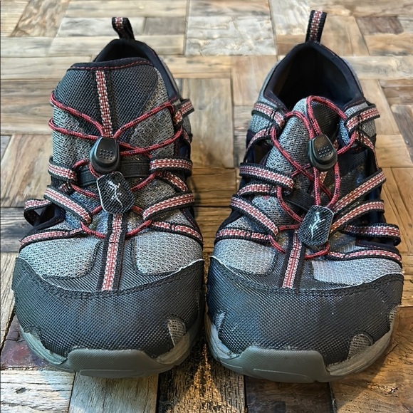 Chaco Kids Outcross Trail Kids Closed Toe Sandals Size 4 - Picture 1 of 13